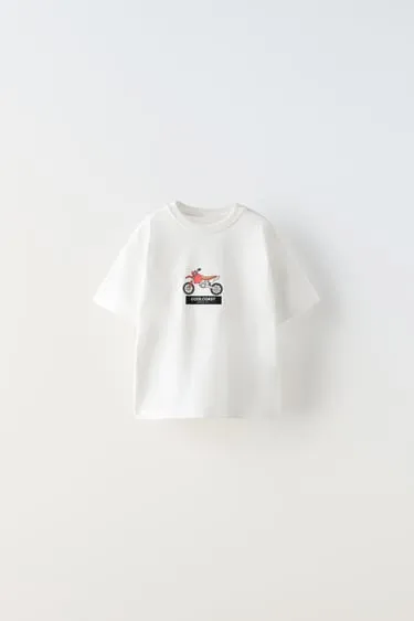 Футболка с принтом автомобиля- Заказать в России