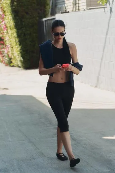 Укороченные брюки-капри из эластичной ткани- Заказать в России