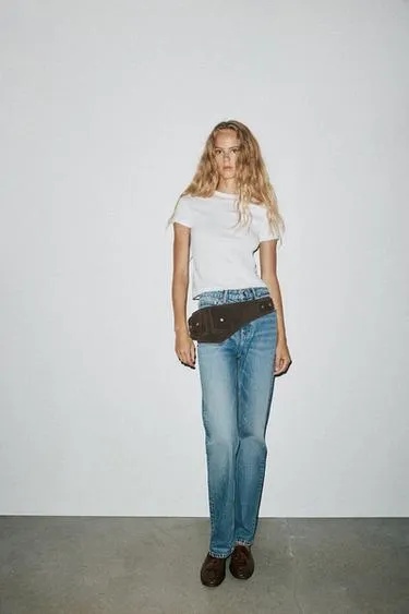 Джинсы с высокой посадкой прямого кроя ZARA