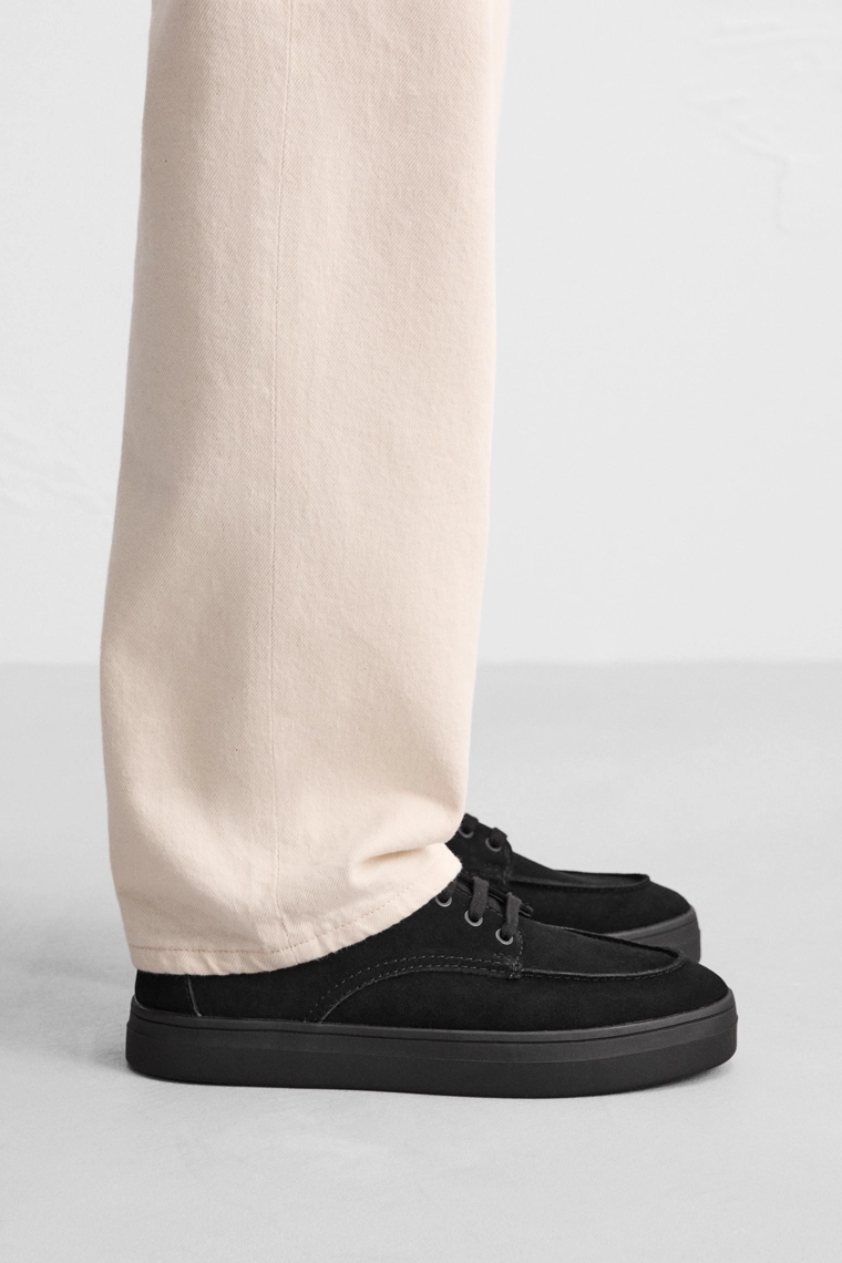 Повседневные кожаные кеды