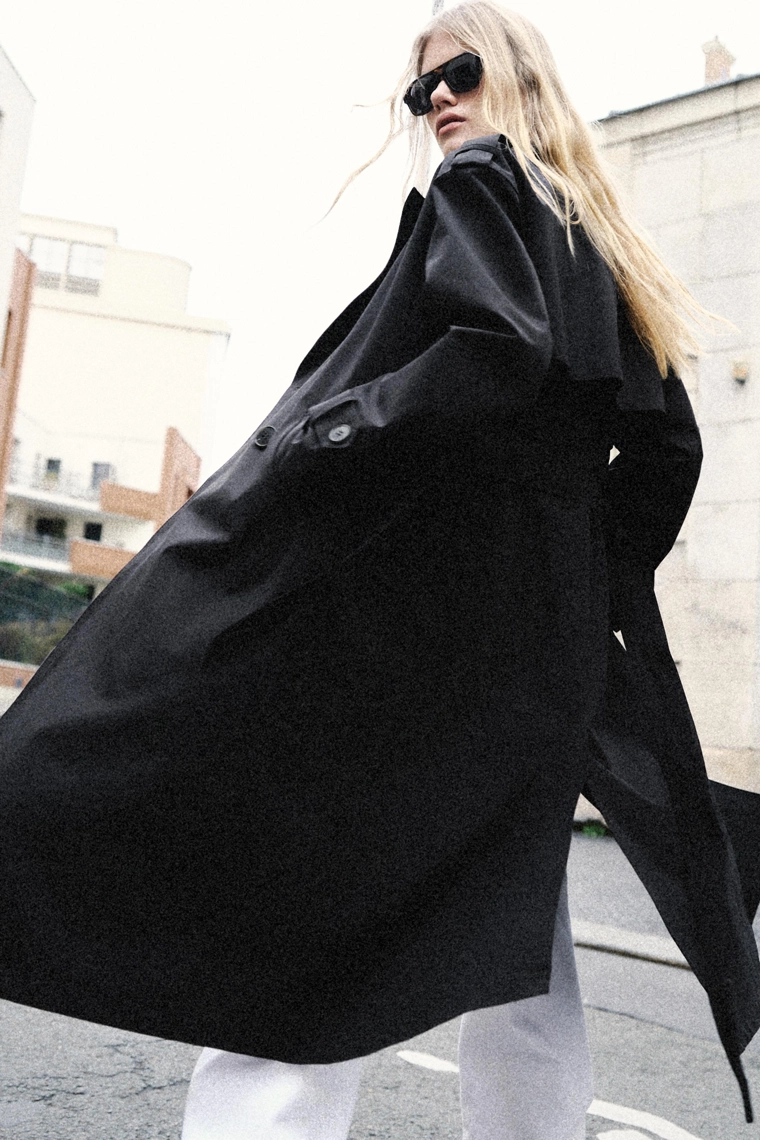 Длинный ветрозащитный плащ с поясом