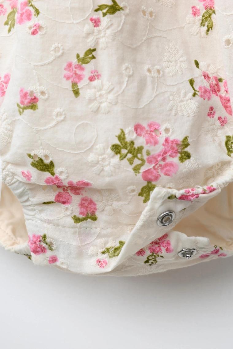 Швейцарский вышитый комбинезон с цветочным узором