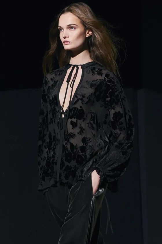 БЛУЗА С ДЕТАЛЬЮ ИЗ БАРХАТА — ZW COLLECTION