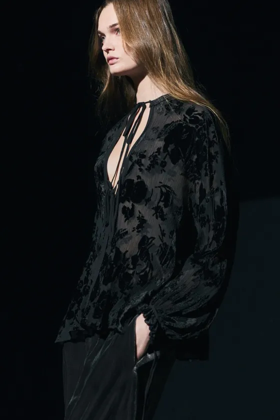 БЛУЗА С ДЕТАЛЬЮ ИЗ БАРХАТА — ZW COLLECTION