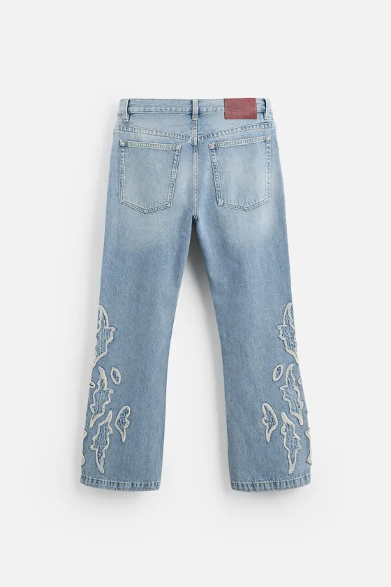 ДЖИНСЫ RELAXED FIT С НАШИВКАМИ