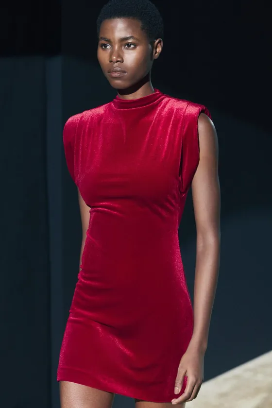 БАРХАТНОЕ ПЛАТЬЕ С ПОДПЛЕЧНИКАМИ — ZW COLLECTION