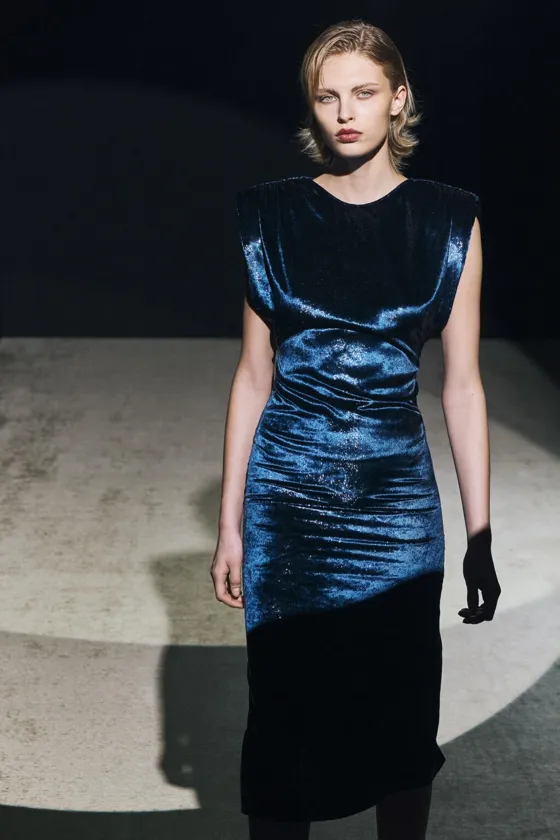 БАРХАТНОЕ ПЛАТЬЕ С ПОДПЛЕЧНИКАМИ — ZW COLLECTION