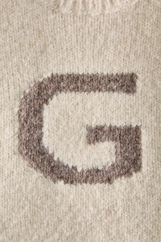 Детский свитер с буквой g