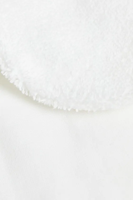 Детский нагрудник с буквами