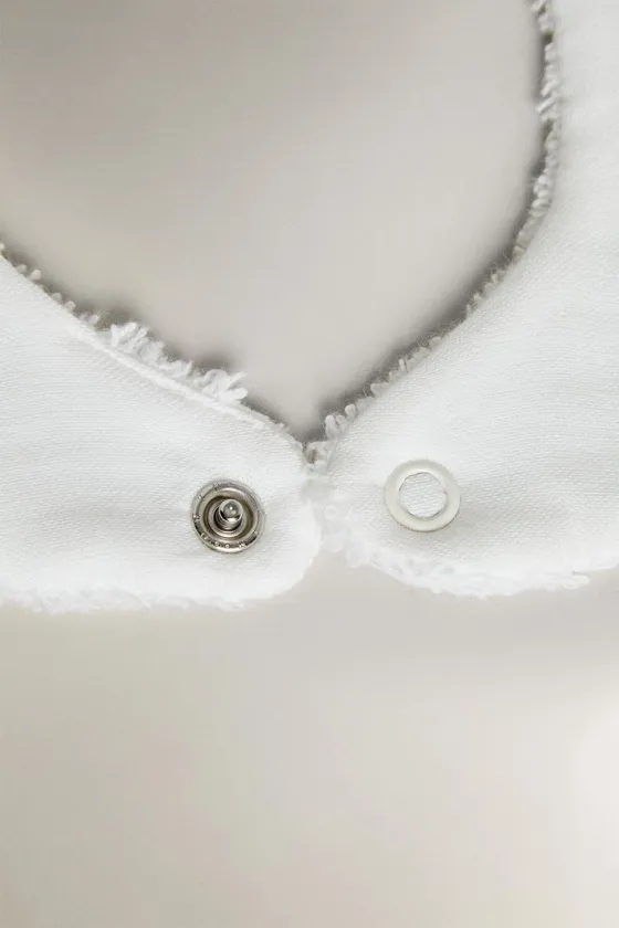 Детский нагрудник с буквами