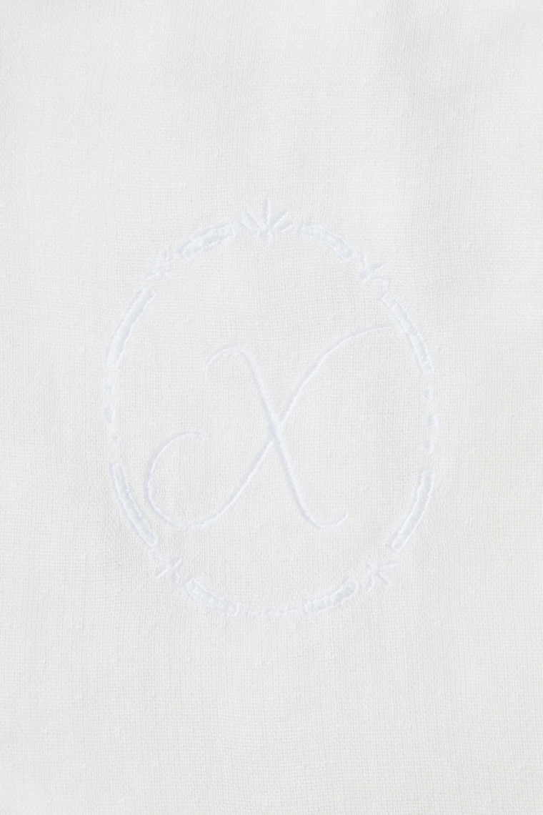 Слюнявчик с принтом буквы