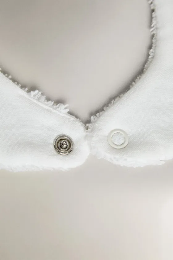 Детский нагрудник с буквами