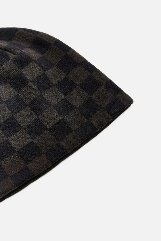 ШАПКА-БИНИ С НАШИВКОЙ