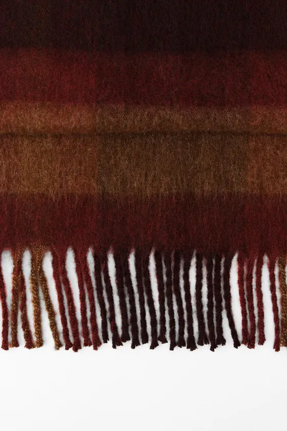 клетчатый шарф с бахромой