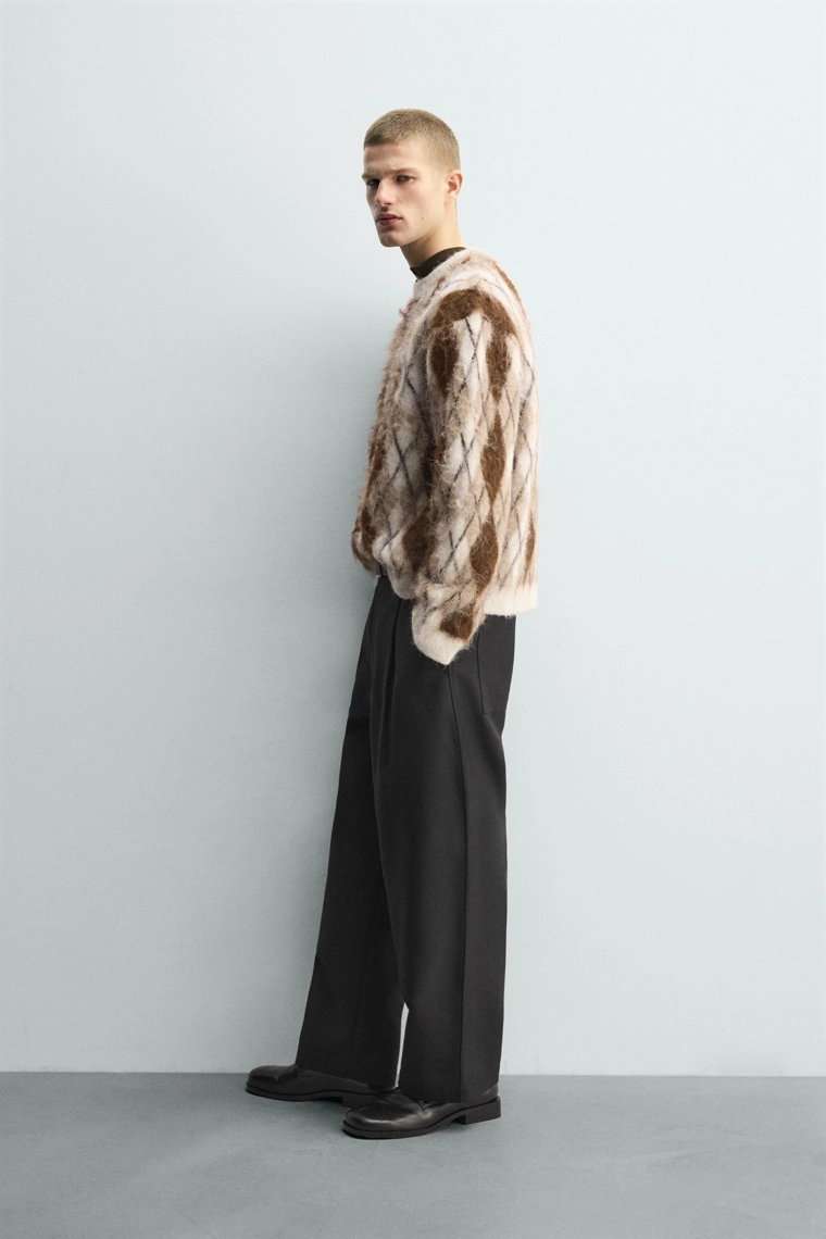 Свободный свитер с ажурным узором аргайл