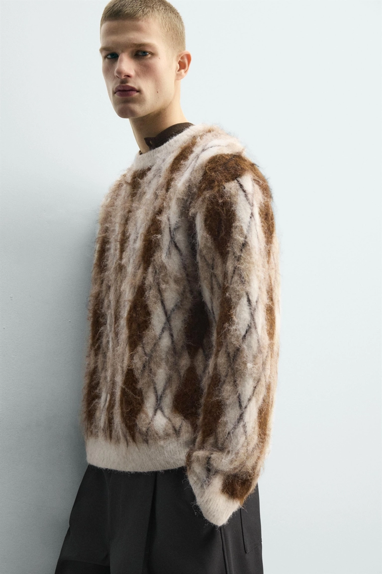 Свободный свитер с ажурным узором аргайл