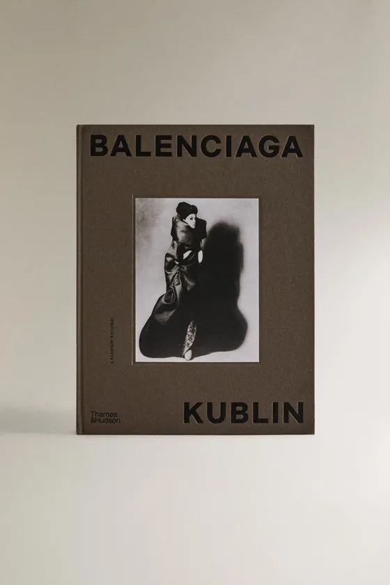 Книга balenciaga kublin