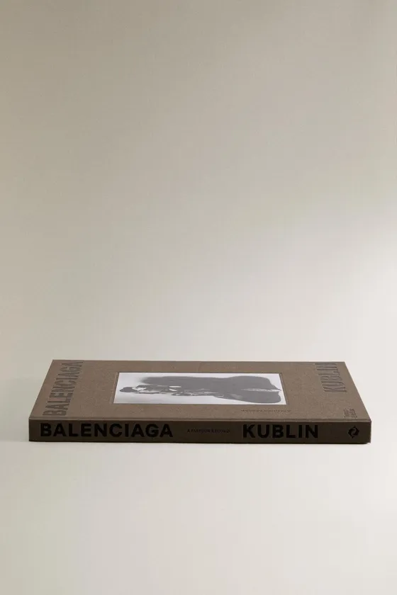 Книга balenciaga kublin