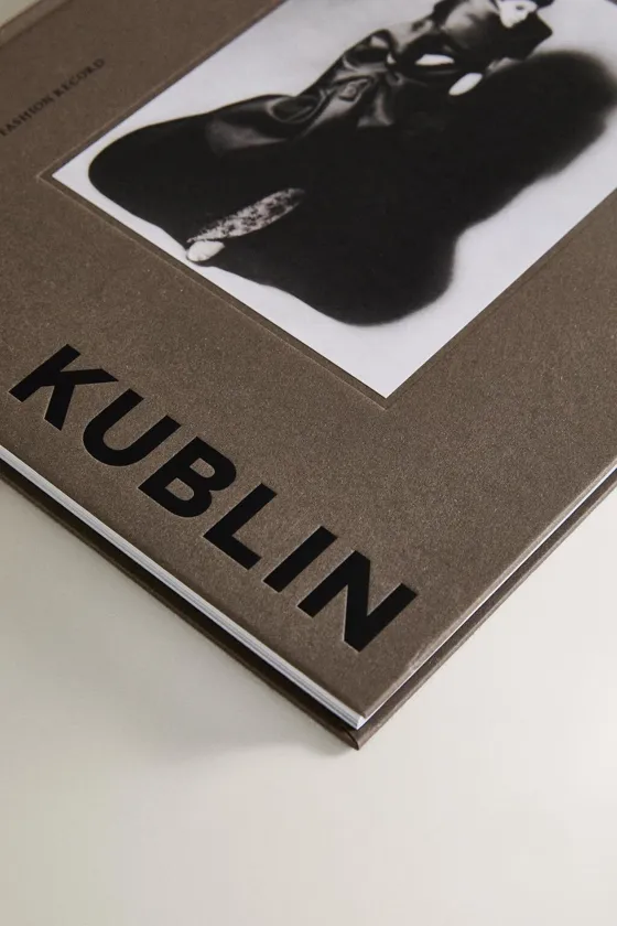 Книга balenciaga kublin