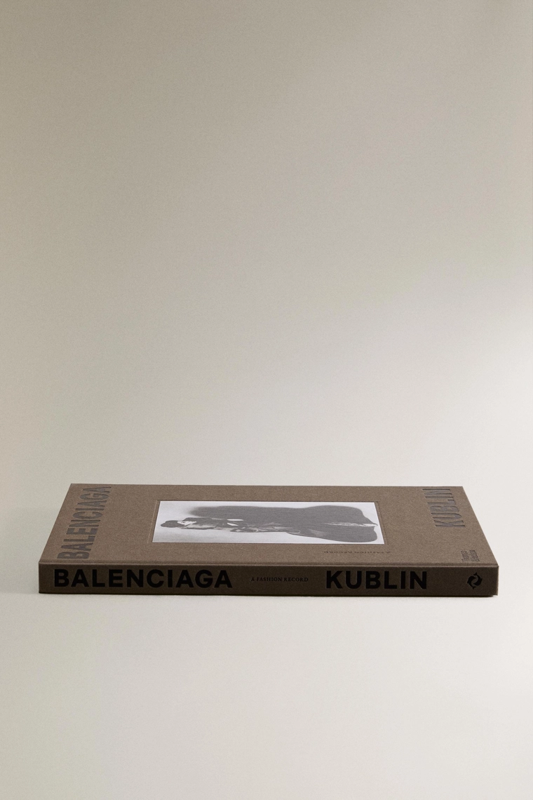 Книга balenciaga kublin (английский)