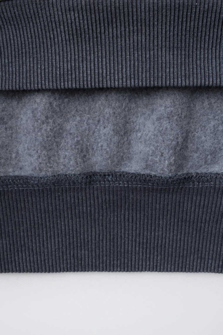 Свитшот в стиле washed-effect с принтом kpop demon hunters™ netflix ©