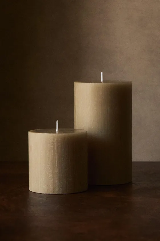 Декоративная цилиндрическая свеча