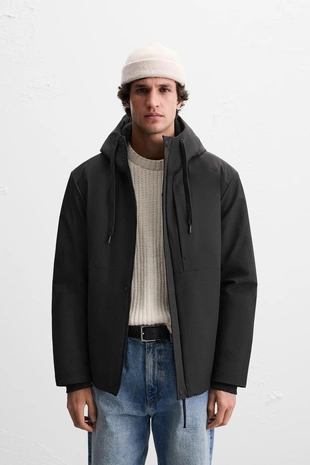 Куртка из высокотехнологичной ткани с капюшоном