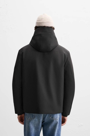 Куртка из высокотехнологичной ткани с капюшоном