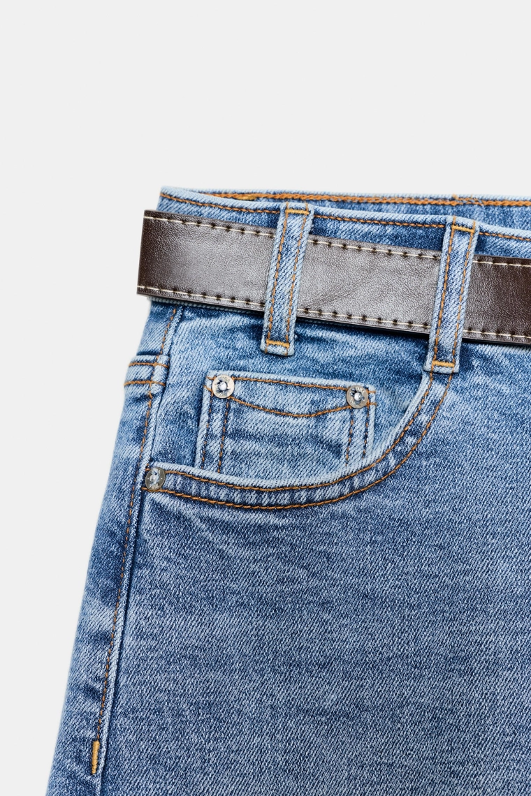 Джинсы с высокой посадкой и широкими штанинами на поясе