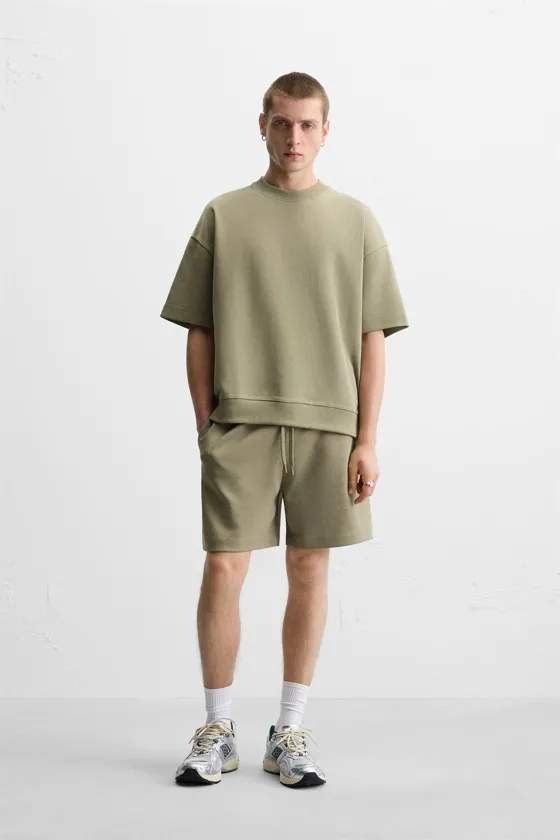 Бермуды из интерлока с текстурой