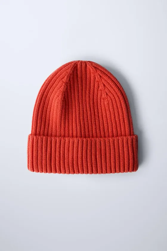 Шапка из ребристого трикотажа