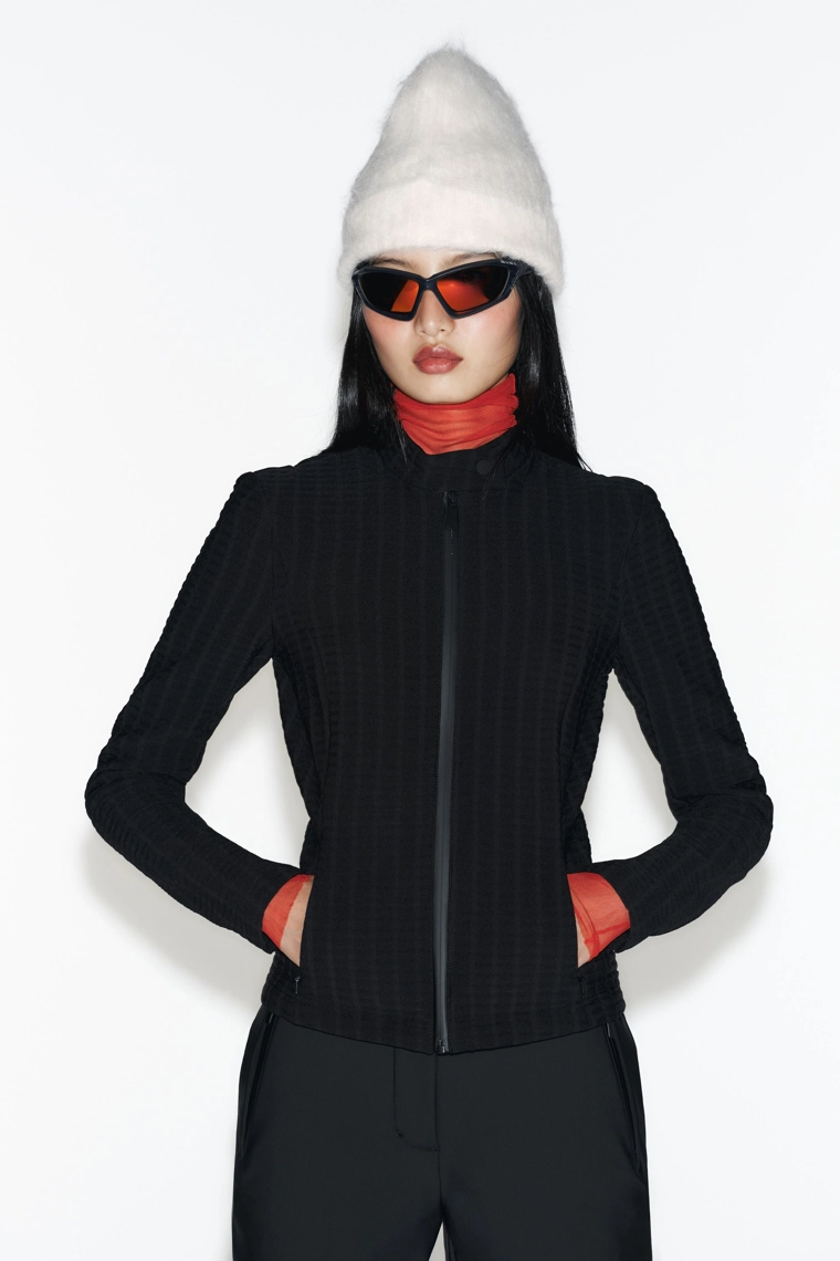 Куртка из коллекции лыжной одежды с водоотталкивающими свойствами и дышащей тканью