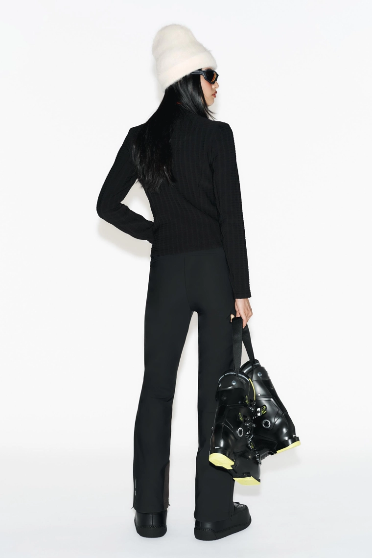 Куртка из коллекции лыжной одежды с водоотталкивающими свойствами и дышащей тканью