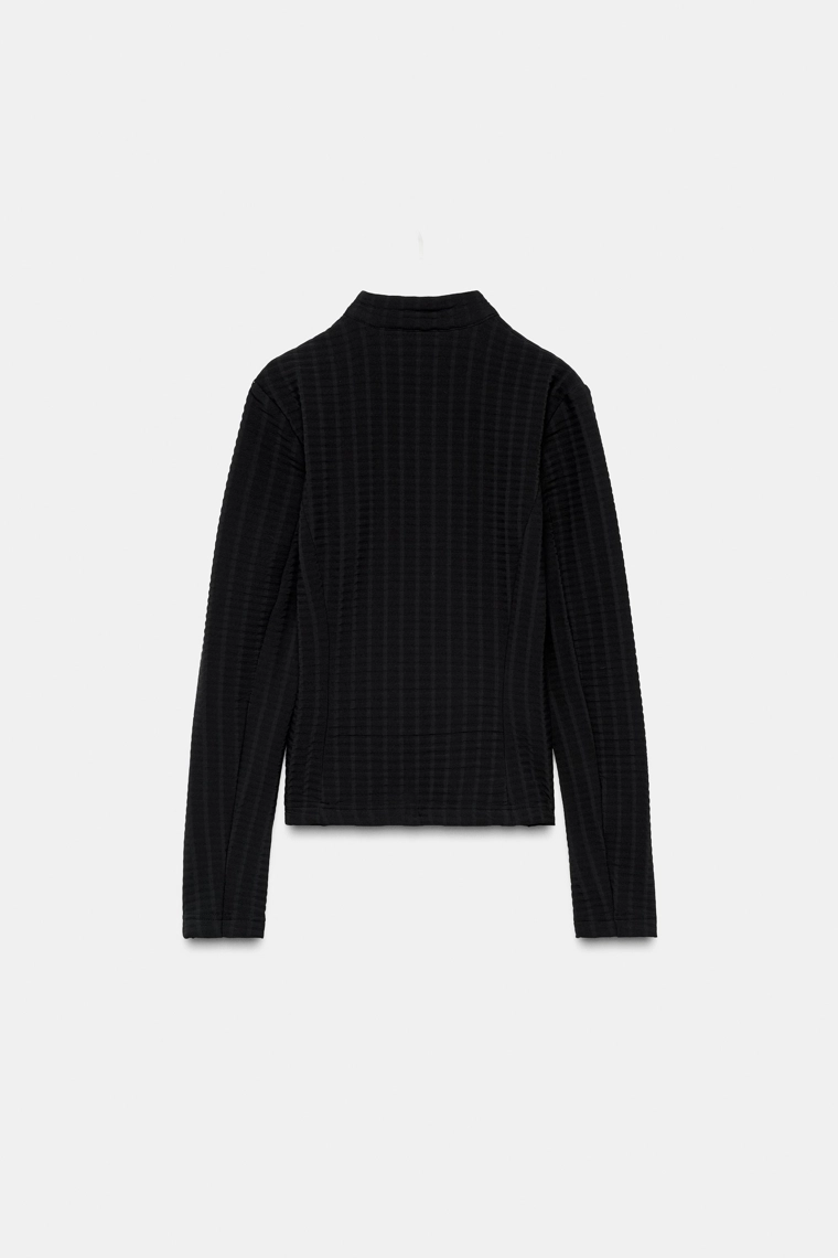 Куртка из коллекции лыжной одежды с водоотталкивающими свойствами и дышащей тканью