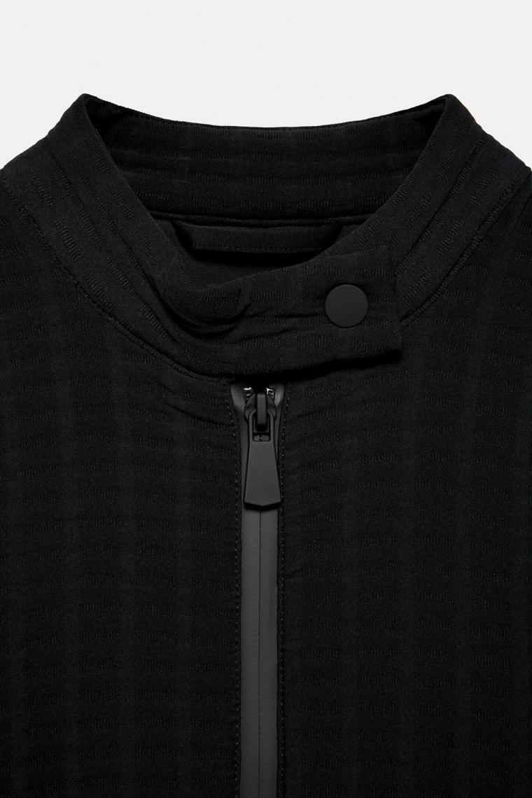 Куртка из коллекции лыжной одежды с водоотталкивающими свойствами и дышащей тканью