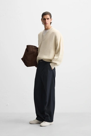 Свитер с V-образным вырезом