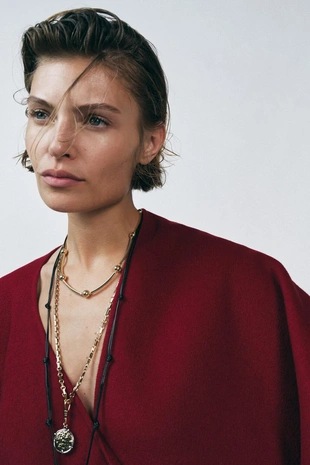 Ожерелье с металлическими деталями- Заказать в России