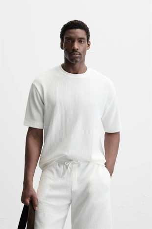 Футболка из рельефной ткани