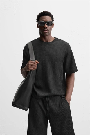 Футболка из рельефной ткани