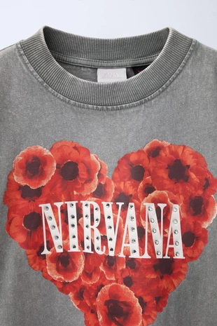 Футболка с принтом NIRVANA ® и стразами- Заказать в России
