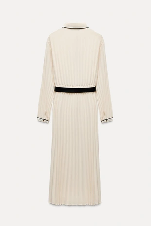 Платье с плиссировкой и поясом