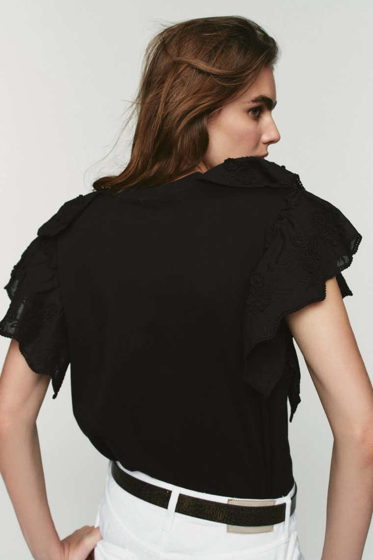 Футболка с короткими рюшами