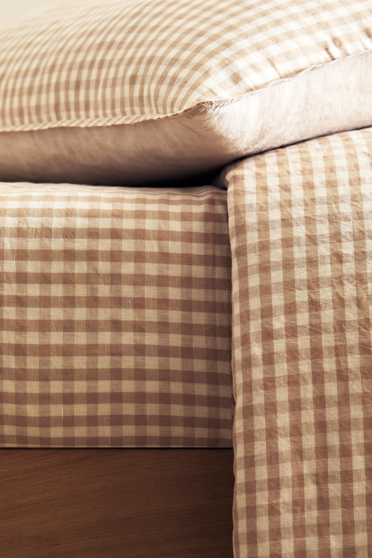 Детский нагрудный льняной простыней в клетку