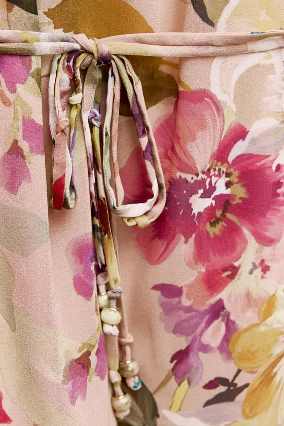 МИНИ-ПЛАТЬЕ С ЦВЕТОЧНЫМ ПРИНТОМ И ВОЛАНАМИ