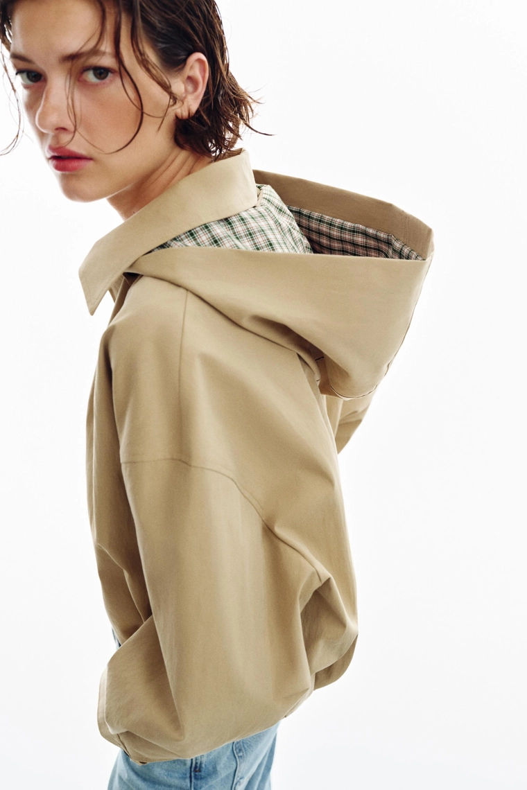 Куртка с отстегивающимся капюшоном