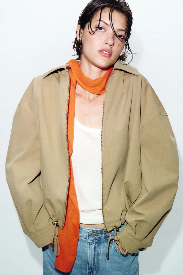 Куртка с отстегивающимся капюшоном