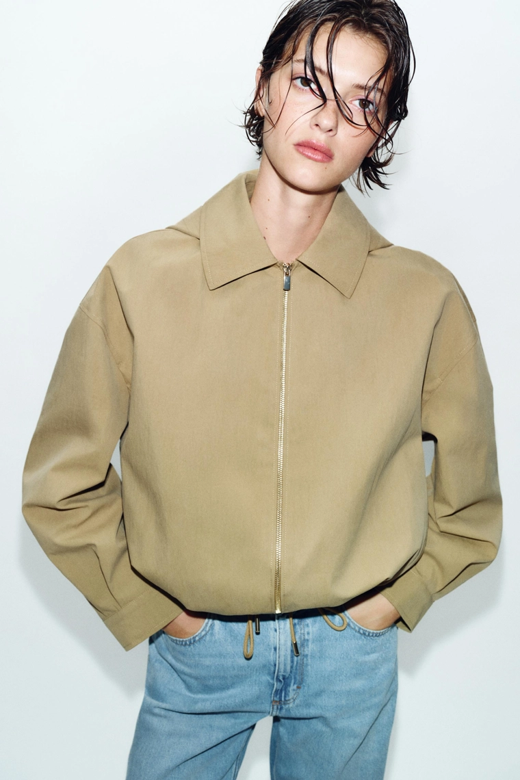 Куртка с отстегивающимся капюшоном