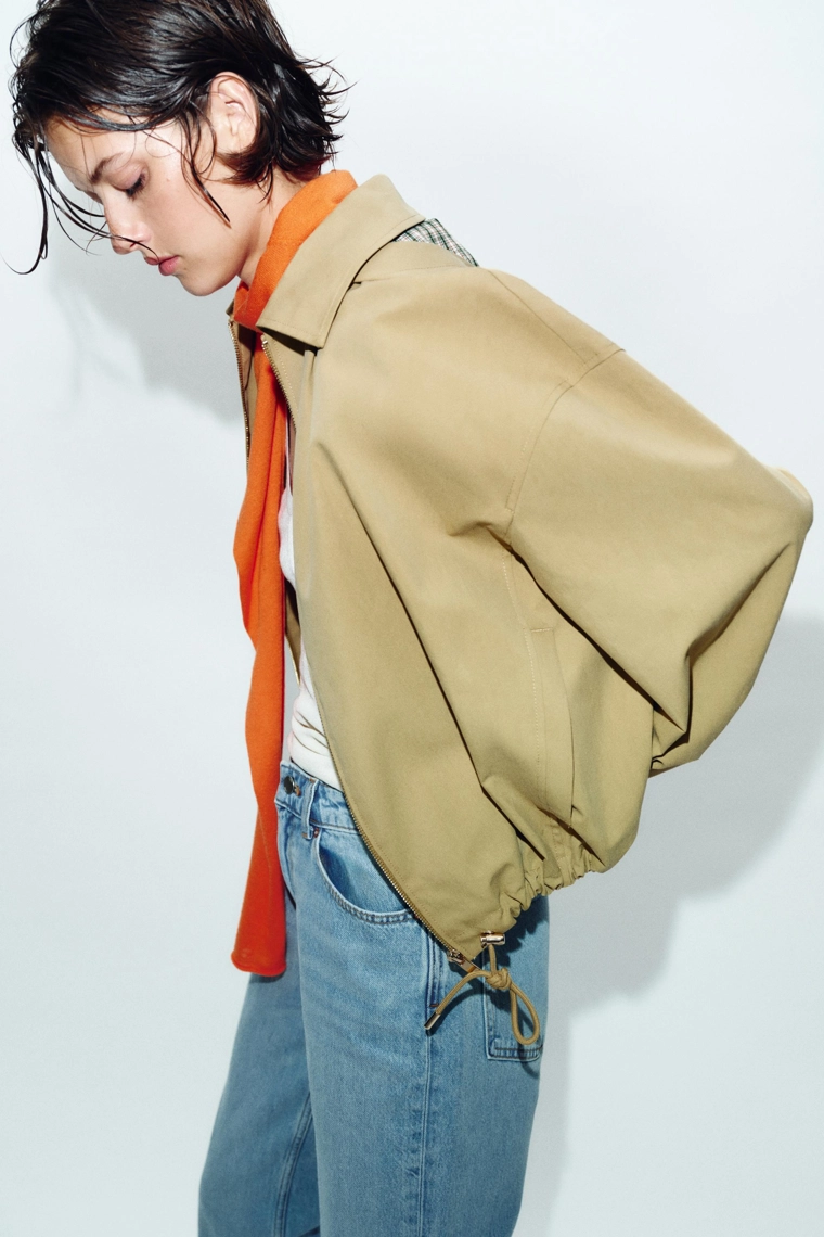 Куртка с отстегивающимся капюшоном