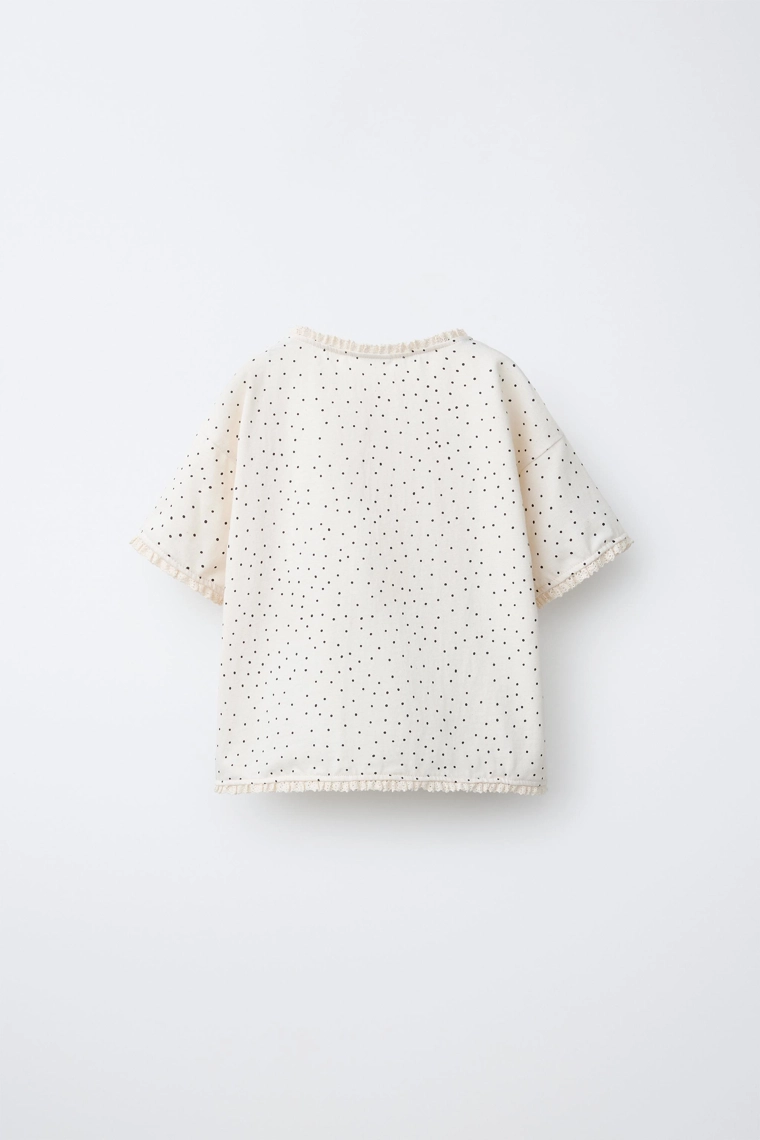 Футболка в полоску с кружевным краем