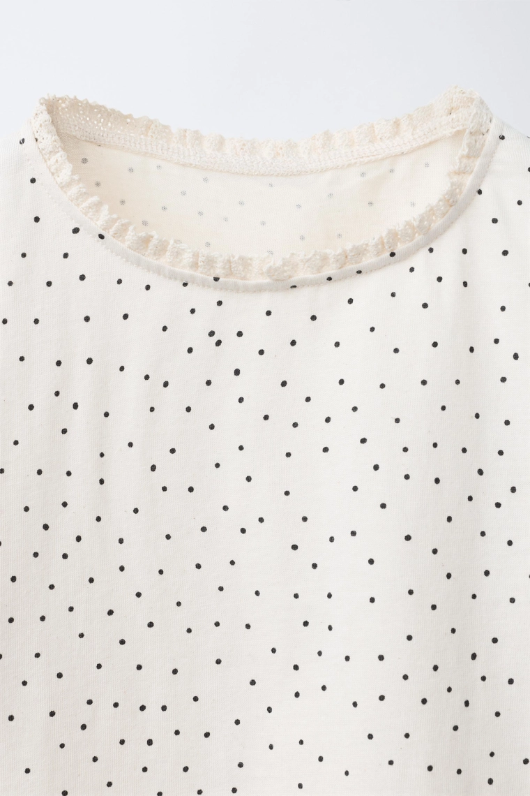 Футболка в полоску с кружевным краем